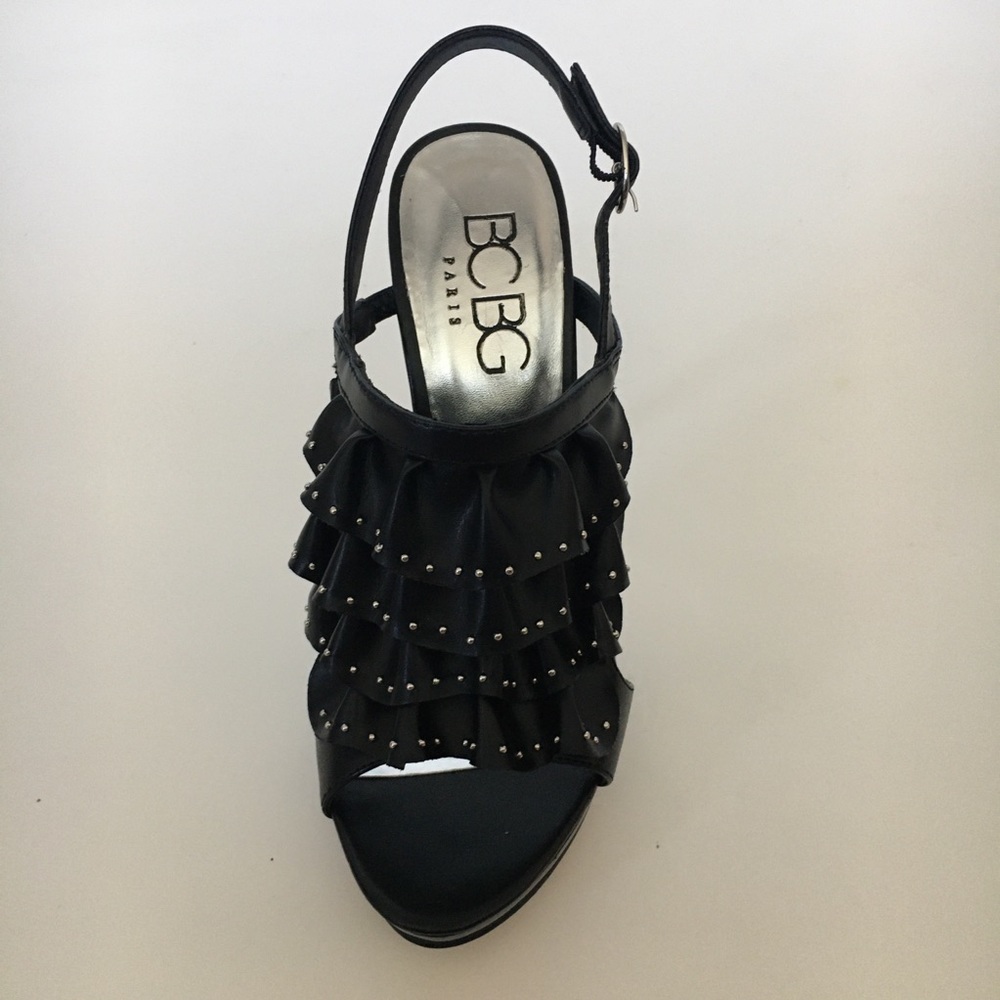 BCBG Paris “Draven” ruffled heels sz 7.5 - Picture 2 of 5